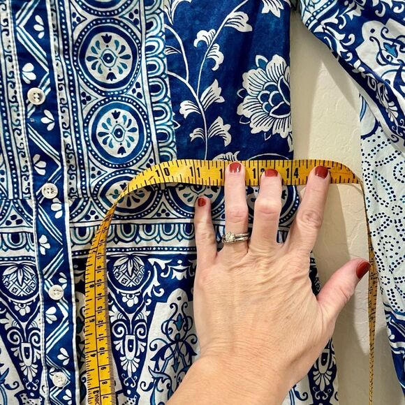 Anthropologie Printed V-Neck Buttonfront Shirtdress
Blue motif floral - Picture 8 of 9